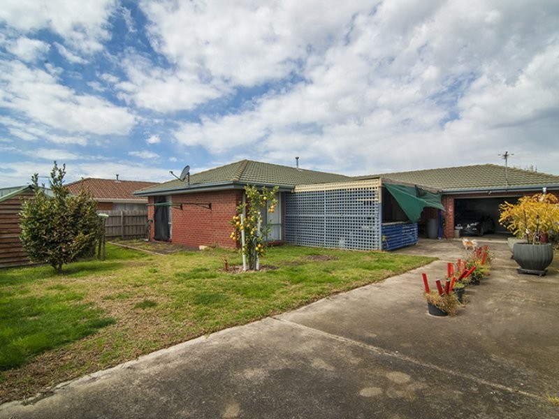 34 Trafalgar Way, Cranbourne East VIC 3977