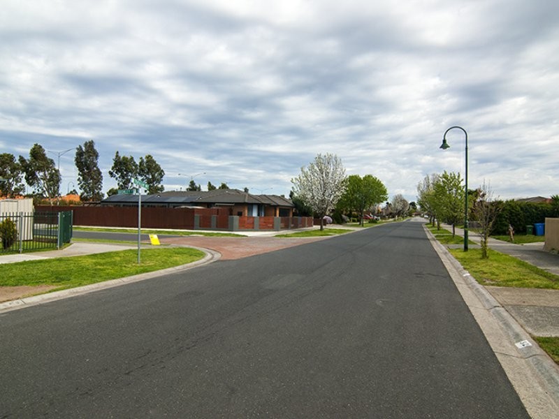 34 Trafalgar Way, Cranbourne East VIC 3977