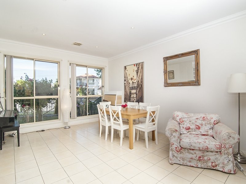 2/2 Nockolds Crescent, Noble Park VIC 3174