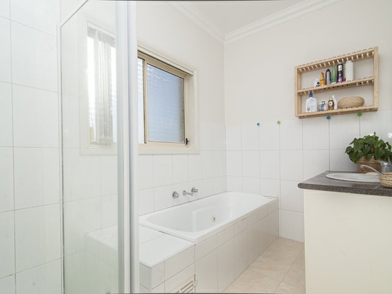 2/2 Nockolds Crescent, Noble Park VIC 3174