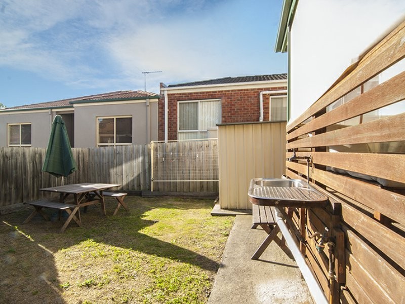2/2 Nockolds Crescent, Noble Park VIC 3174