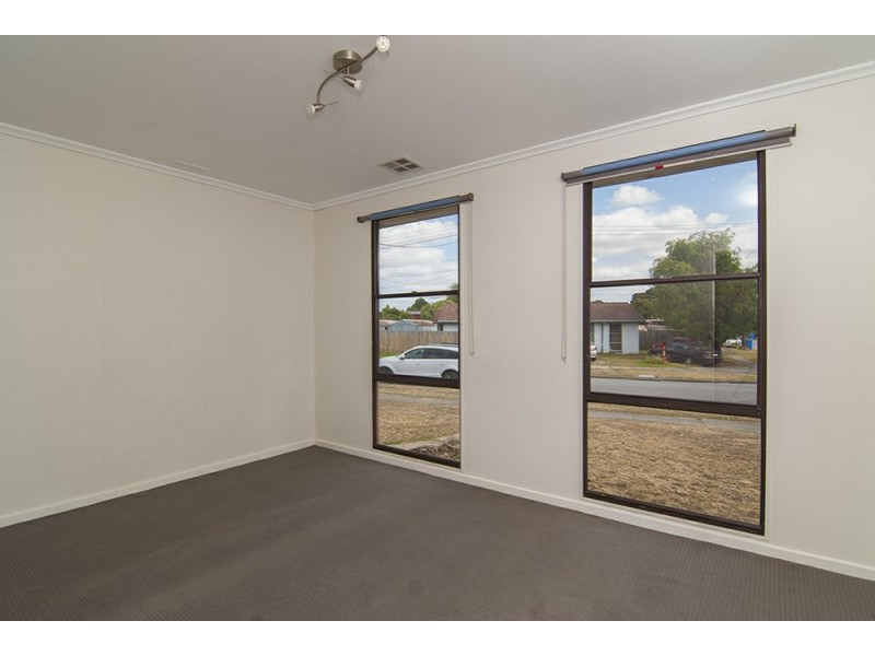 28 Valerie Drive, Cranbourne VIC 3977