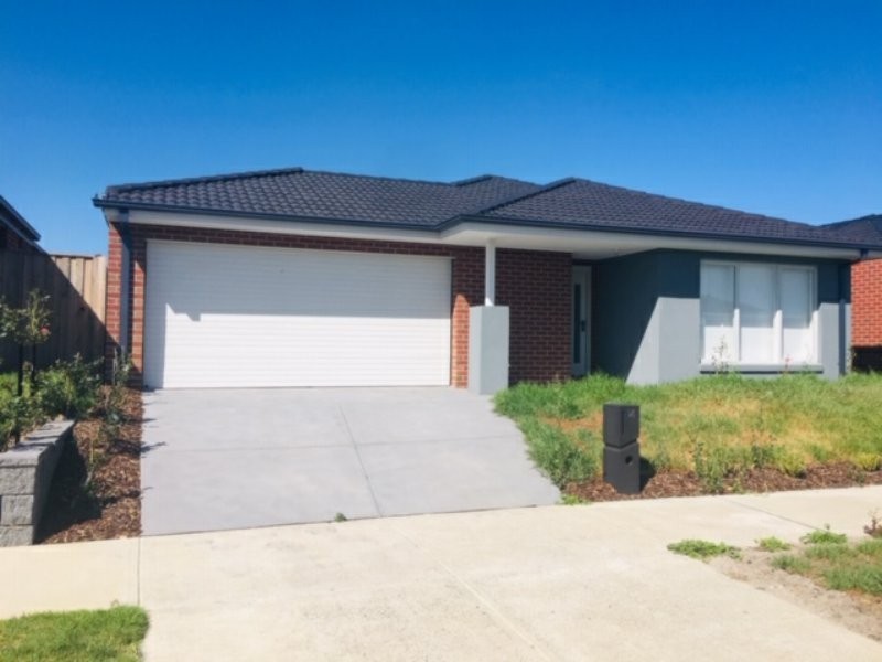 14 Curved Trunk Road, Officer VIC 3809