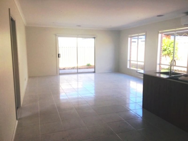 14 Curved Trunk Road, Officer VIC 3809