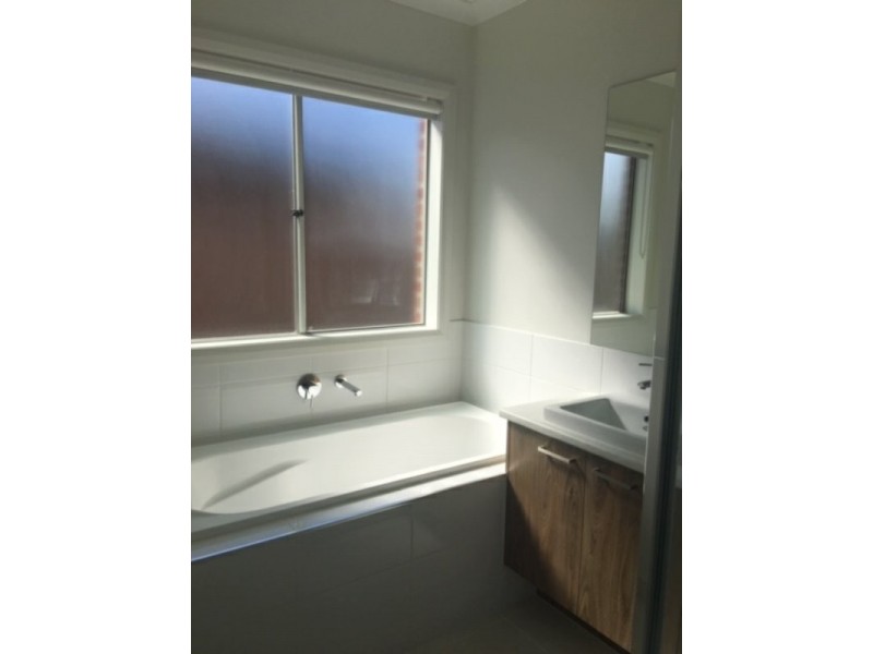 14 Curved Trunk Road, Officer VIC 3809