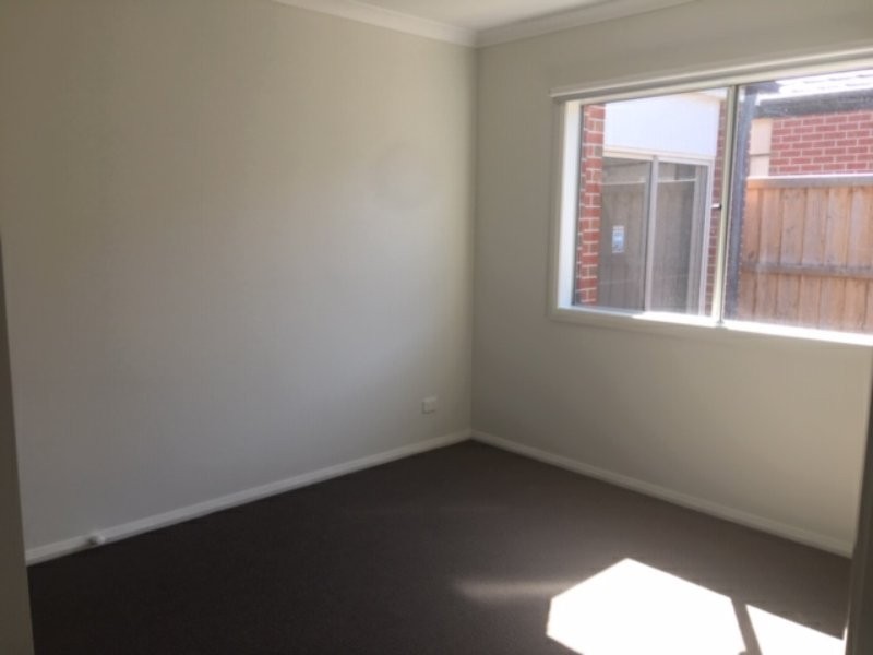 14 Curved Trunk Road, Officer VIC 3809