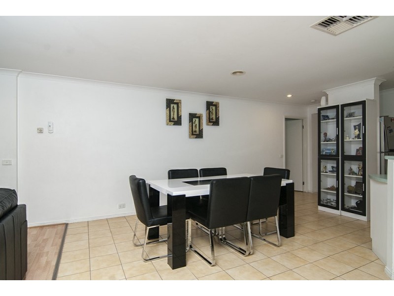 26 Glenshee Drive, Lynbrook VIC 3975