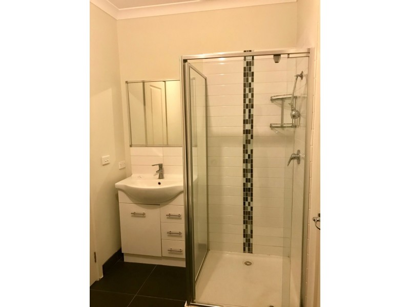 3/8 Prunus Grove, Doveton VIC 3177