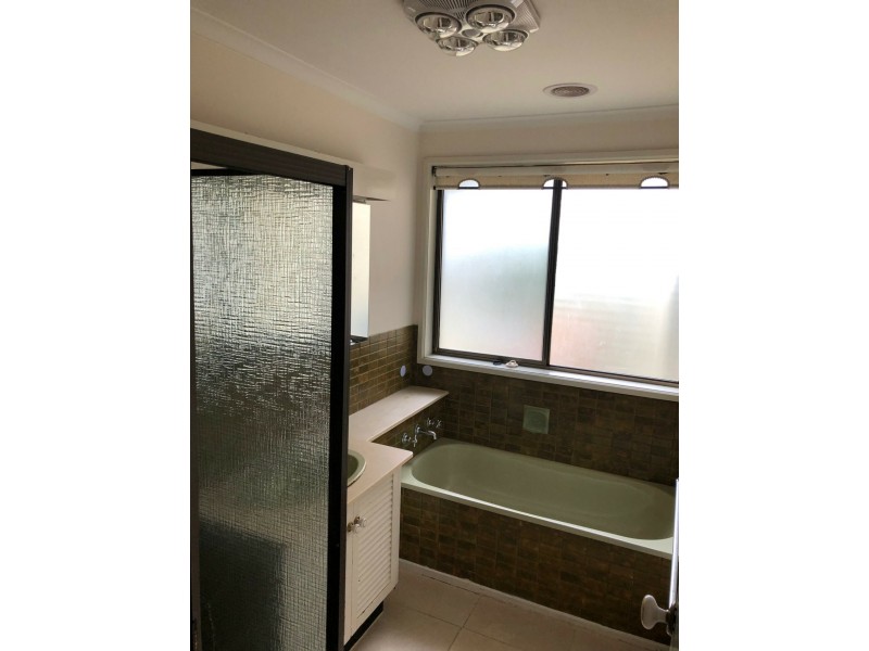 98 James Cook Drive, Endeavour Hills VIC 3802