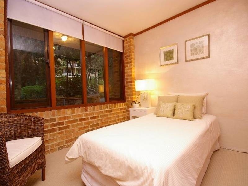 10a ROCKLANDS ROAD, Wollstonecraft NSW 2065