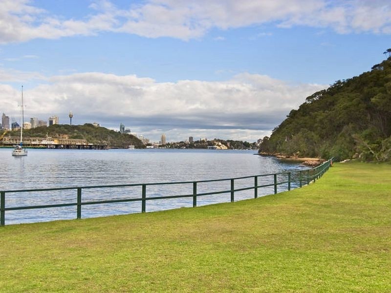 OFF SHIRLEY ROAD, Wollstonecraft NSW 2065