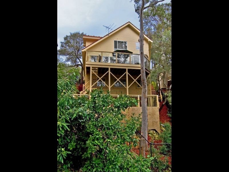 OFF SHIRLEY ROAD, Wollstonecraft NSW 2065
