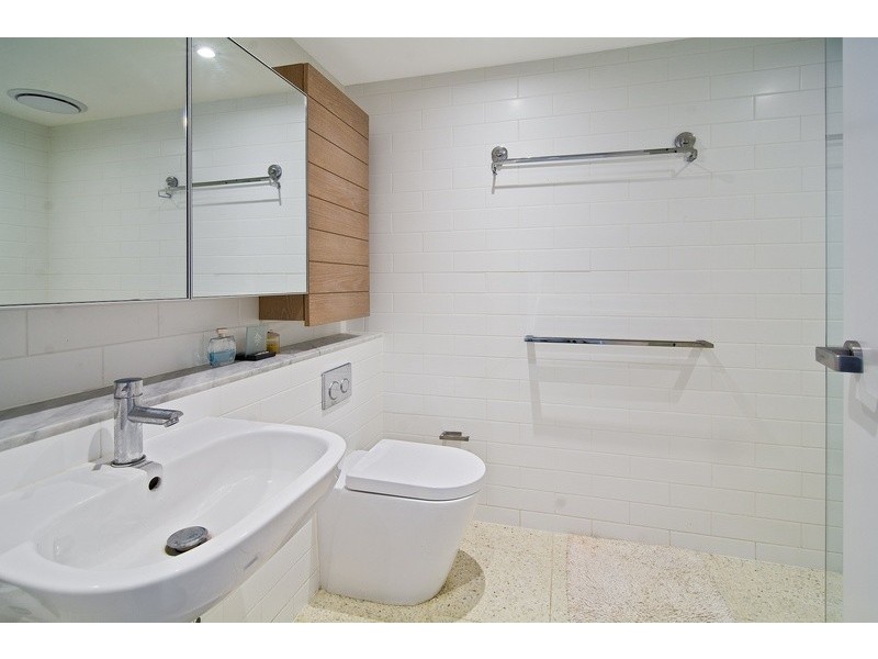 R215/200-220 Pacific Highway, Crows Nest NSW 2065