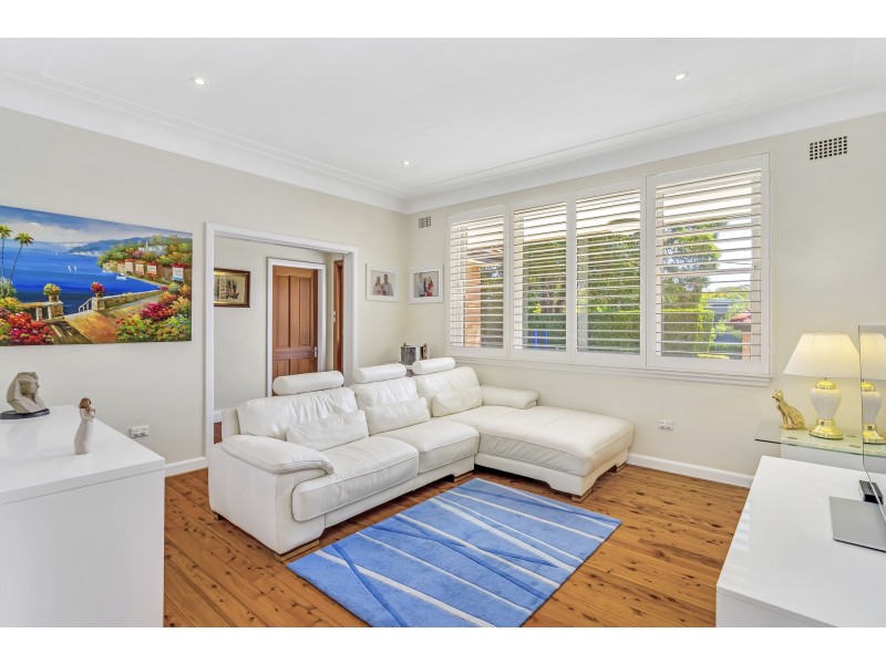 10 Valleyview Crescent, Greenwich NSW 2065