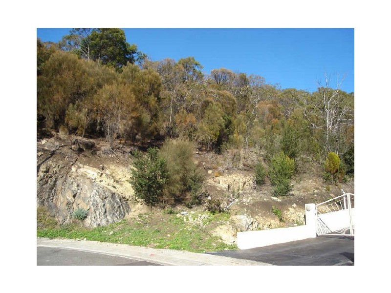 11 Date Court, Sandy Bay TAS 7005