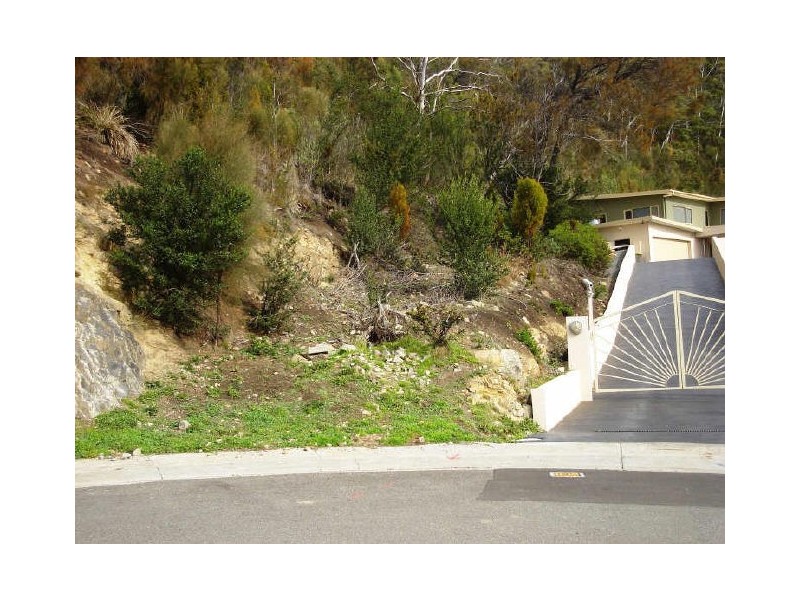 11 Date Court, Sandy Bay TAS 7005