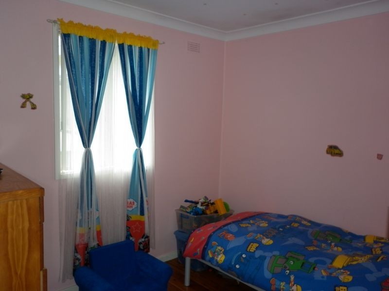 16 Boston Close, Cardiff NSW 2285