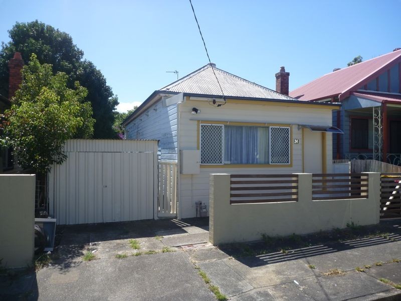 24 Thomas Street, Mayfield NSW 2304