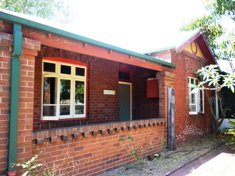 33 Emerald Street, Hamilton North NSW 2292