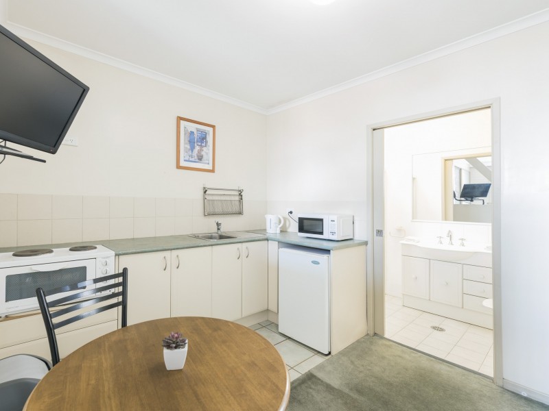 8 Teralba Road, Broadmeadow NSW 2292