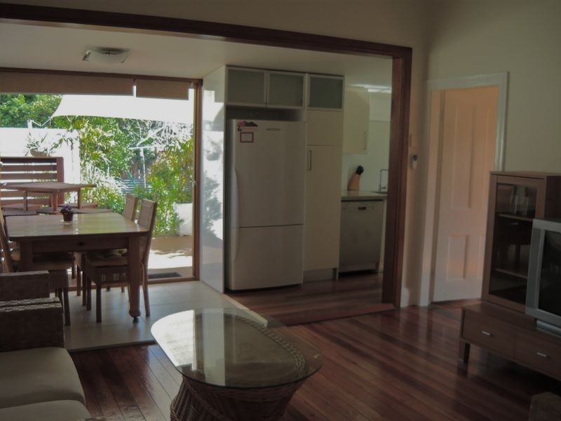 1/42 Swan Street, Hamilton NSW 2303