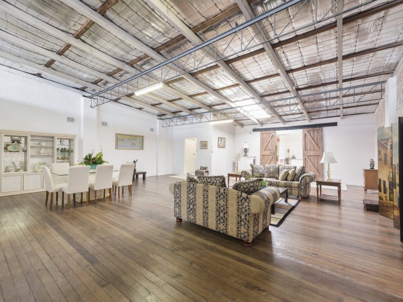 8 Teralba Road, Broadmeadow NSW 2292