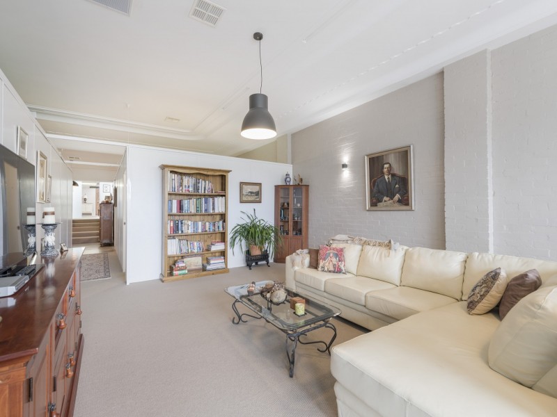 8 Teralba Road, Broadmeadow NSW 2292