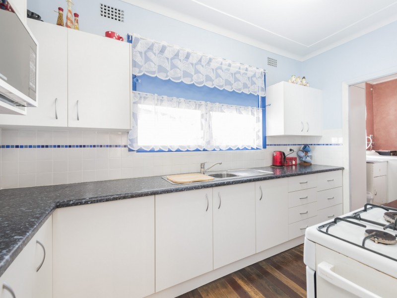 5 Inglis Street, Kotara South NSW 2289
