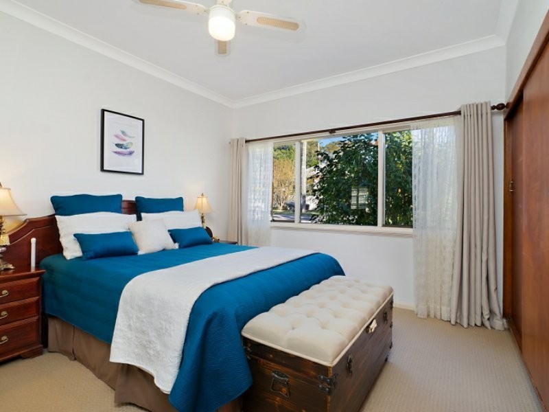 5 Inglis Street, Kotara South NSW 2289