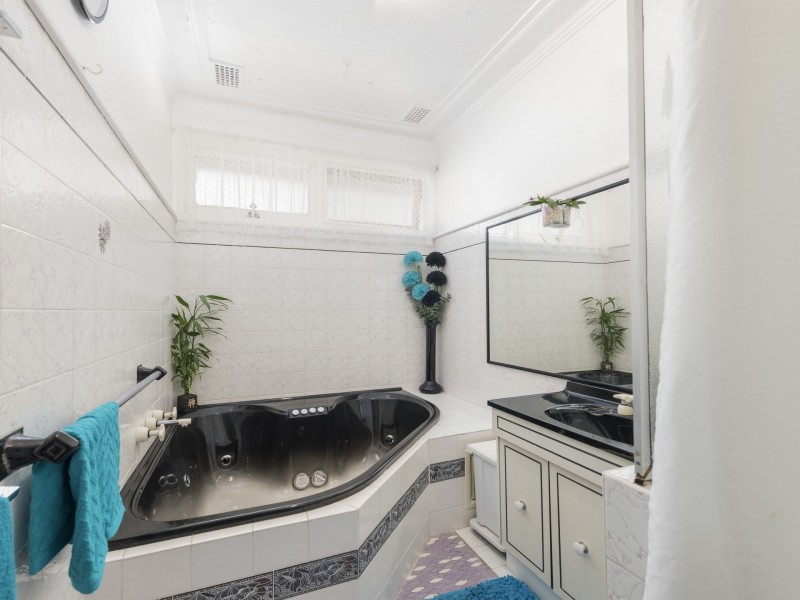5 Inglis Street, Kotara South NSW 2289
