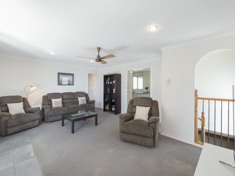 8 Kenley Crescent, Macquarie Hills NSW 2285