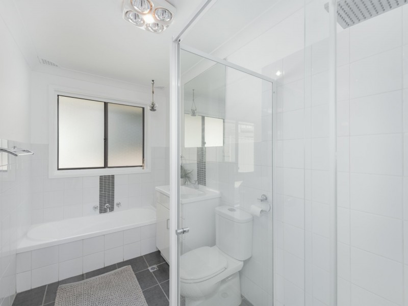 8 Kenley Crescent, Macquarie Hills NSW 2285