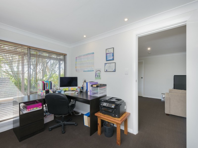 8 Kenley Crescent, Macquarie Hills NSW 2285