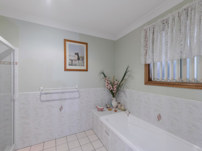 4 Park Royal Drive, Floraville NSW 2280