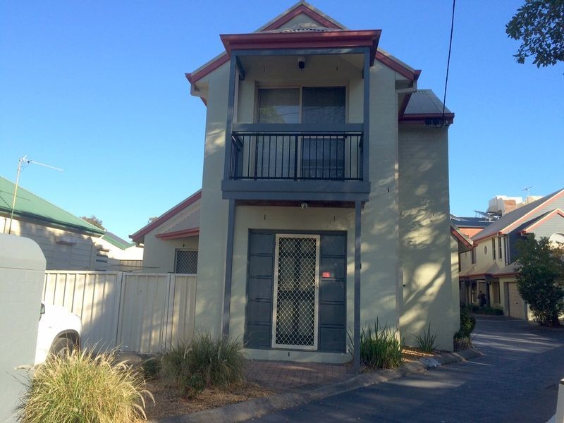 1/2 Eva Street, Hamilton NSW 2303