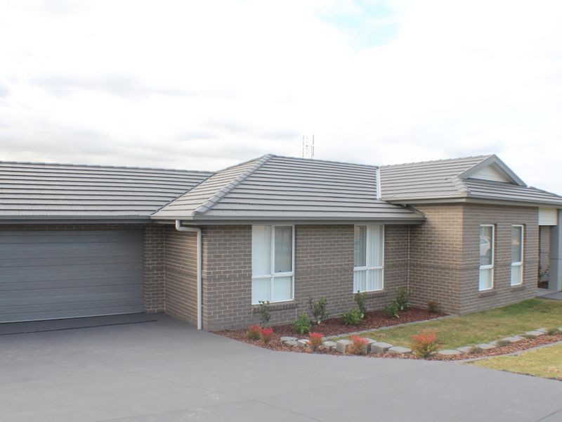 11 Outlook Boulevard, Fletcher NSW 2287