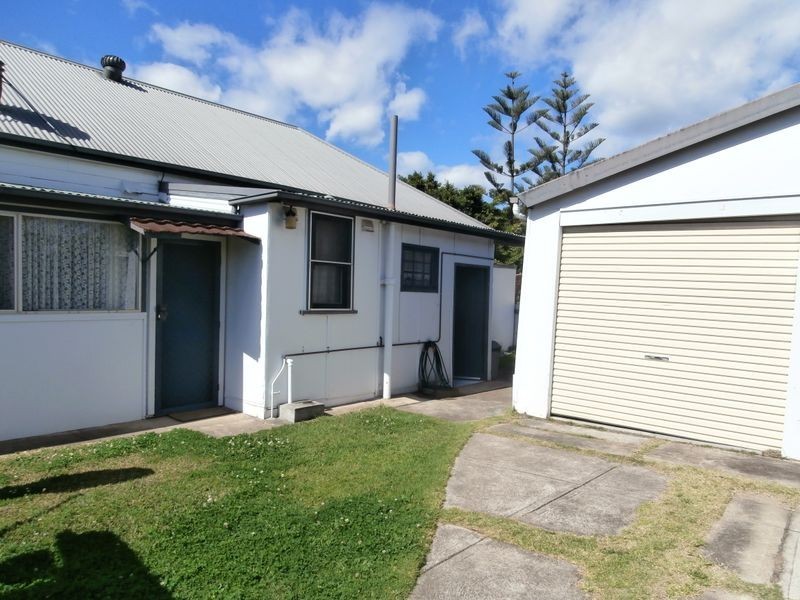 2/4 Samdon Street, Hamilton NSW 2303