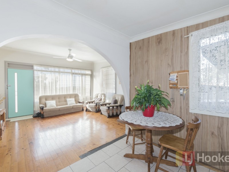 21 Coral Crescent, Gateshead NSW 2290