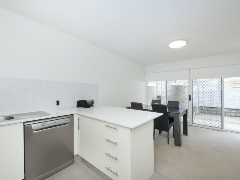 18/4 Crawford Lane, Mount Hutton NSW 2290