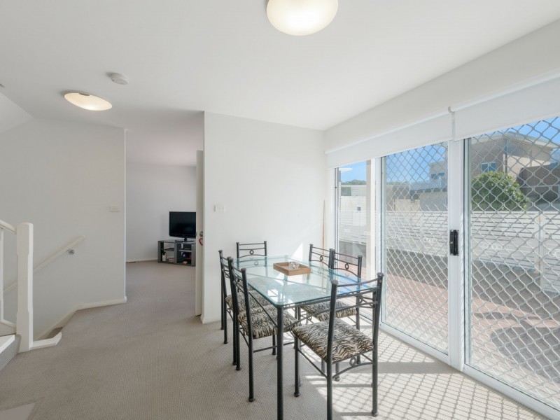 15/4 Crawford Lane, Mount Hutton NSW 2290
