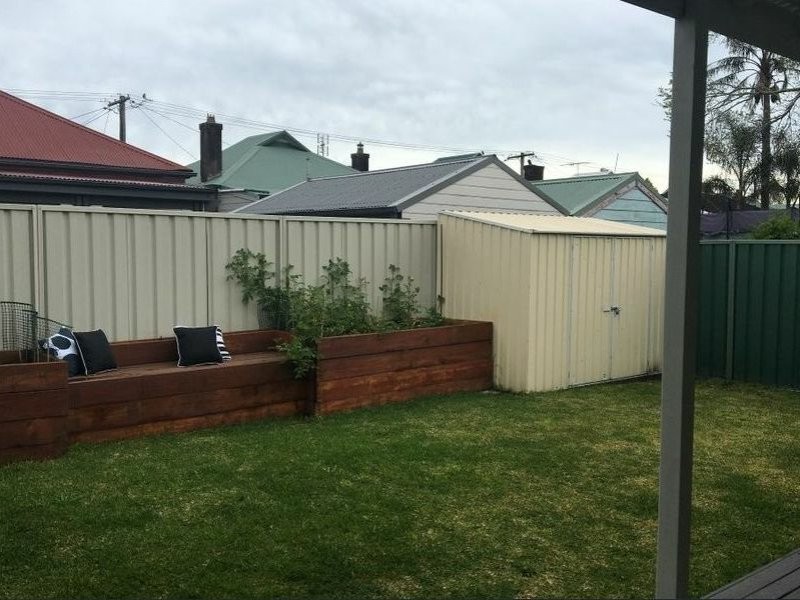 4 Greaves Street, Mayfield East NSW 2304