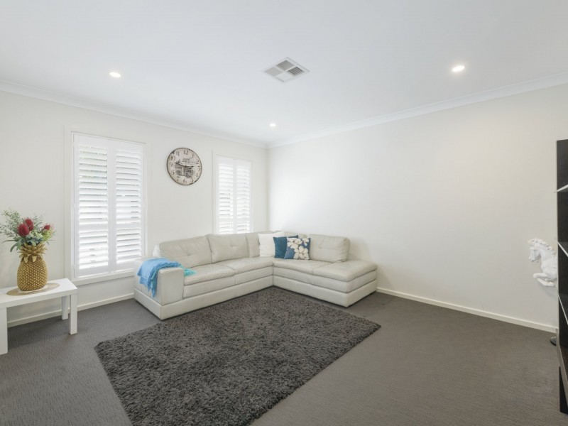 79 Araminta Chase, Cameron Park NSW 2285