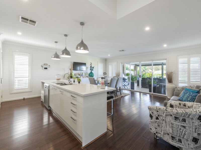 79 Araminta Chase, Cameron Park NSW 2285