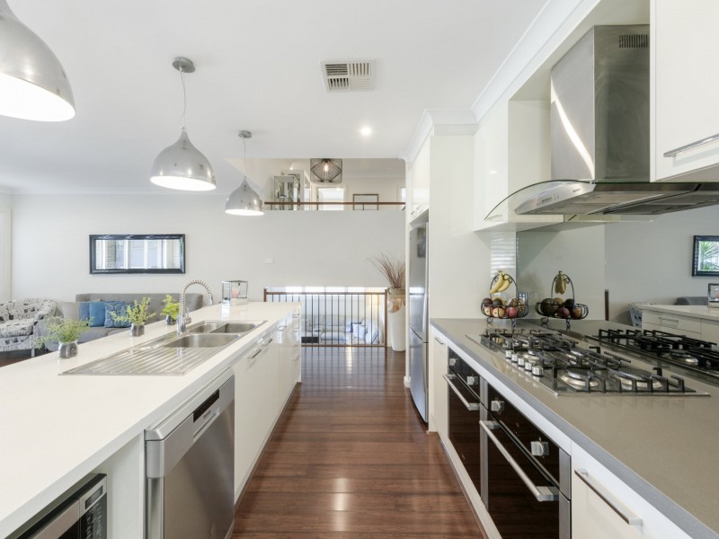 79 Araminta Chase, Cameron Park NSW 2285