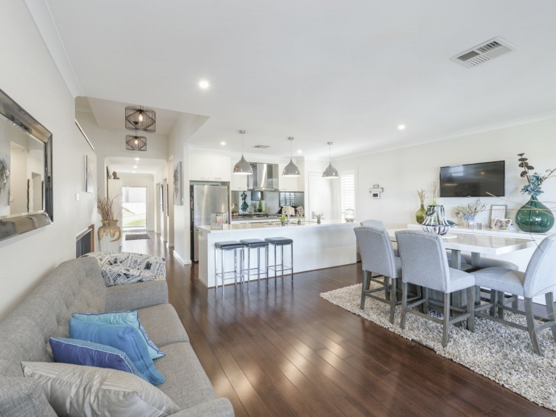 79 Araminta Chase, Cameron Park NSW 2285