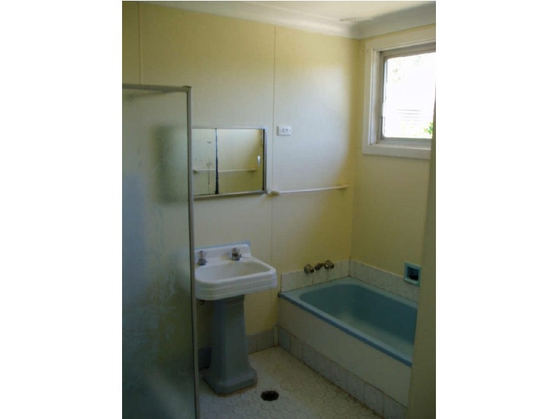 39 CLEARY STREET, Hamilton NSW 2303