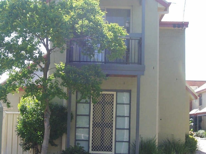 1/2 Eva Street, Hamilton NSW 2303