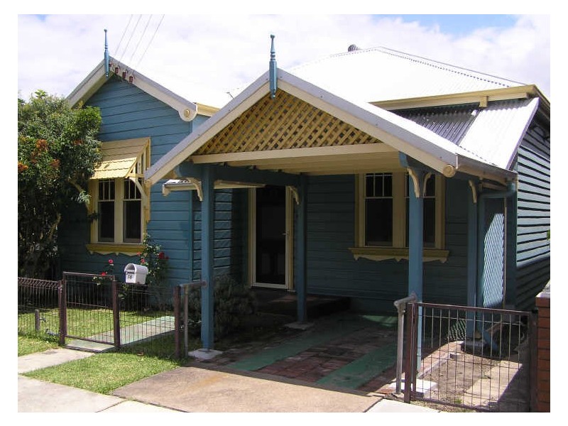 18 Oliver Street, Hamilton NSW 2303