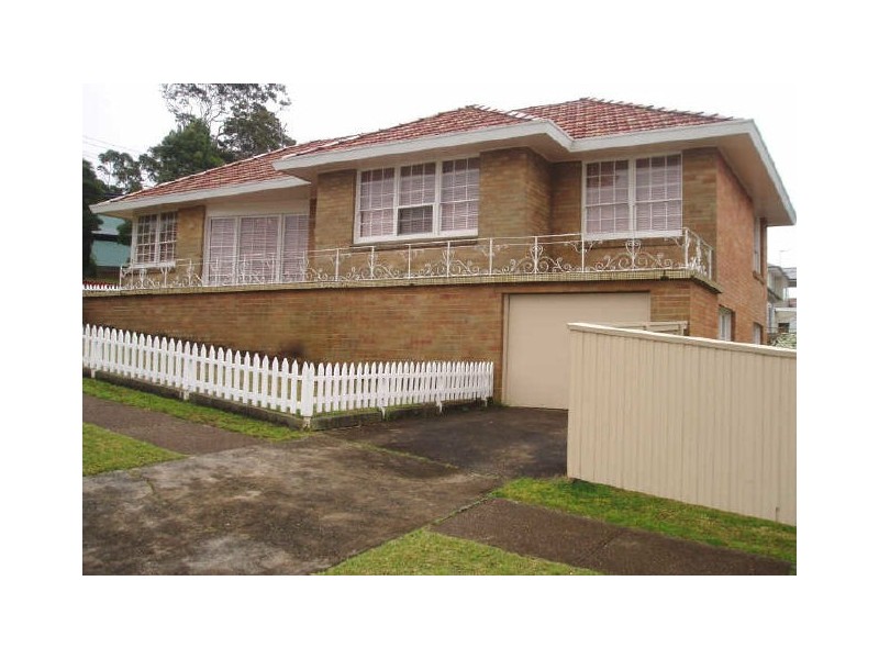 8 RODWAY PARADE, Kotara NSW 2289