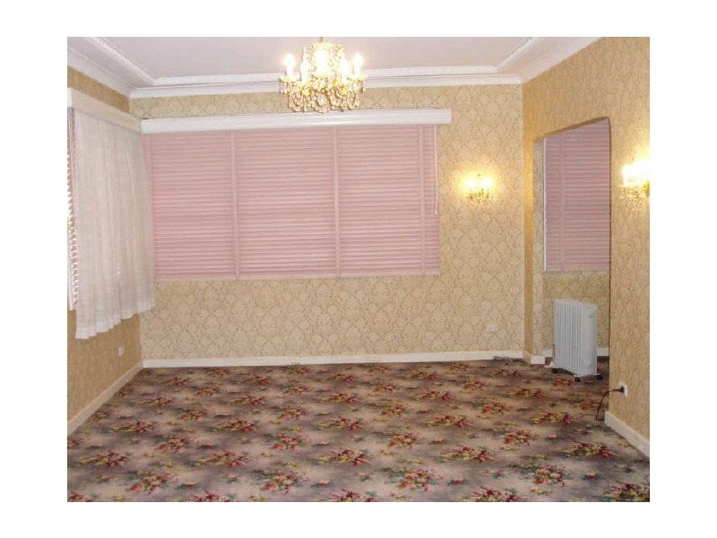 8 RODWAY PARADE, Kotara NSW 2289